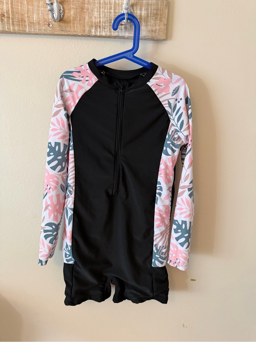 🩱🌴 Girls Long-Sleeve One-Piece Swimsuit – Size 12 ✨